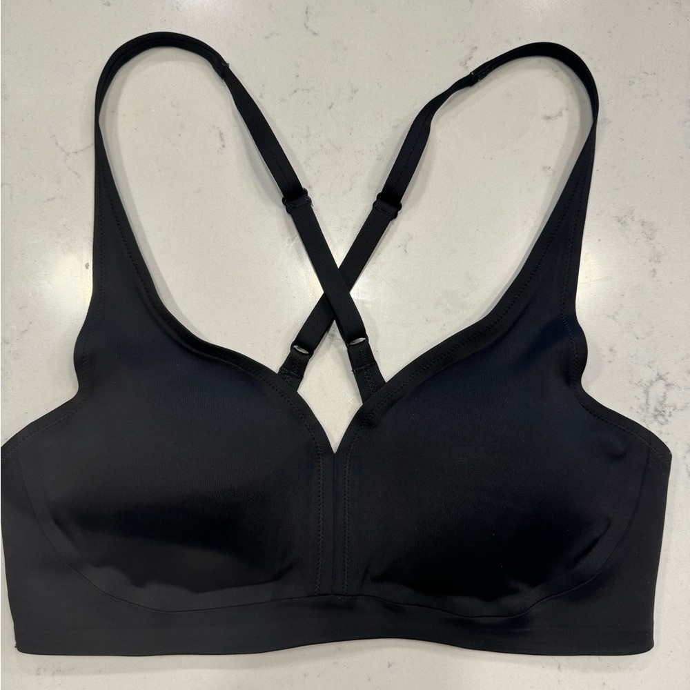 Like New Lululemon Sports Bra Size 6 Black